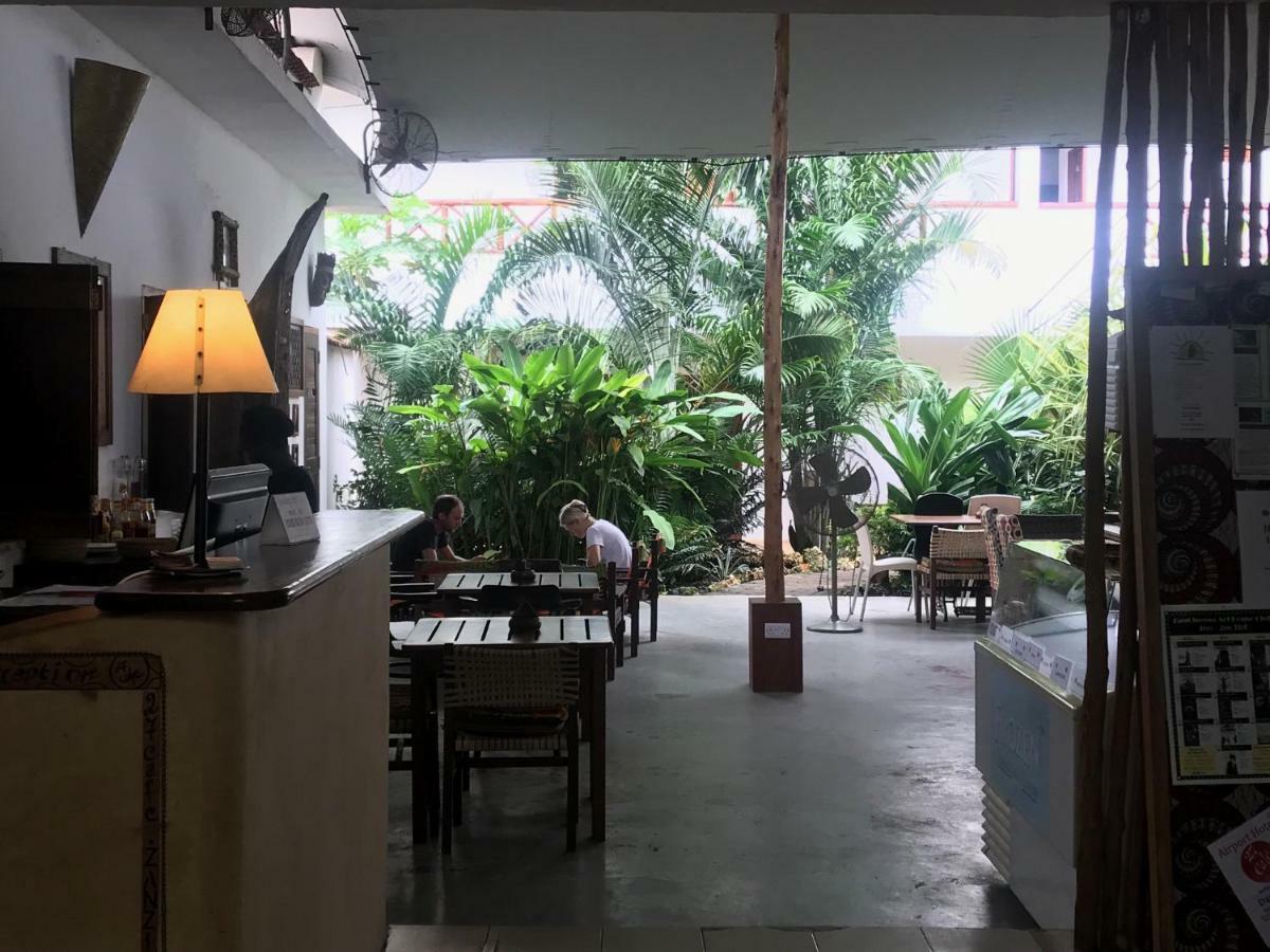 27 Cafe Zanzibar Airport Hotel Exterior foto